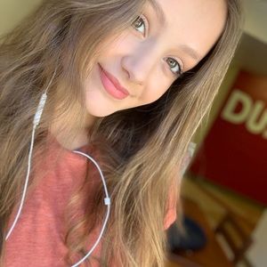 Meet your Posher, Mikaela